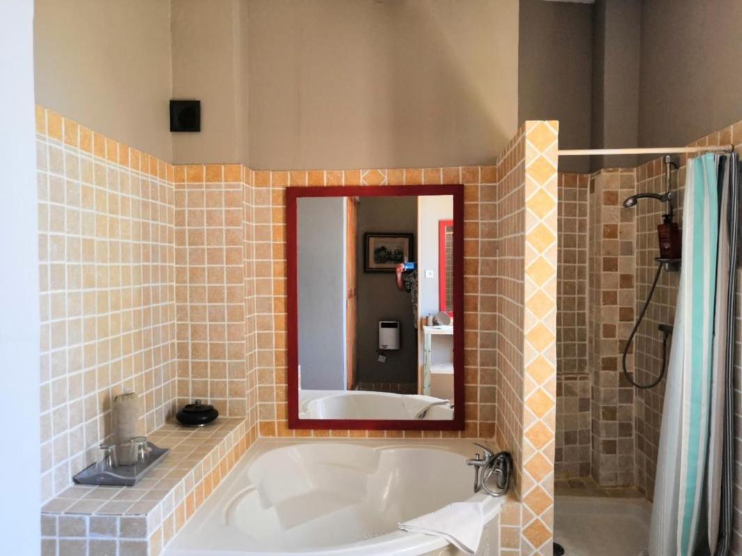 Chambre d'Hôtes au Domaine du Soleil Couchant Saint-André-de-Roquelongue Quarto foto
